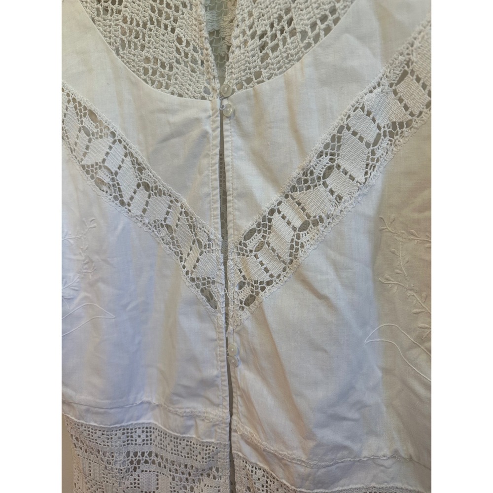 Place Nationale Cotton Lace Mock Button Back Blouse in White | Size 3 (Medium) - Picture 5 of 8